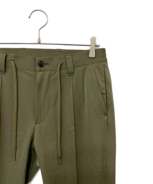 1piu1uguale3（ウノピュウノウグァーレトレ）1piu1uguale3 (ウノピュウノウグァーレトレ) イージースラックスパンツ グリーン サイズ:SIZE 4の古着・服飾アイテム