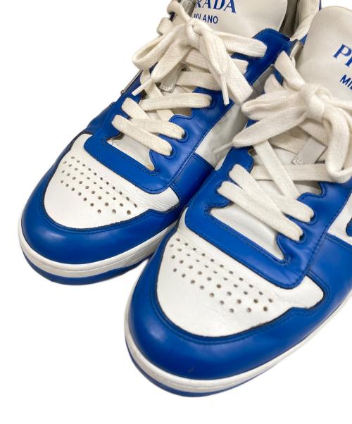 PRADA（プラダ）PRADA (プラダ) ダウンタウン ナッパレザー スニーカー ホワイト×ブルー サイズ:SIZE 7の古着・服飾アイテム