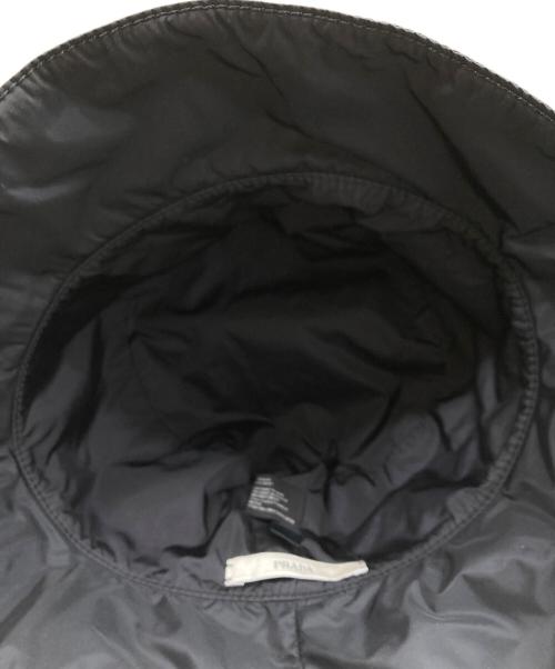 PRADA（プラダ）PRADA (プラダ) リナイロン刺繍バケットハット ブラック サイズ:SIZE Lの古着・服飾アイテム