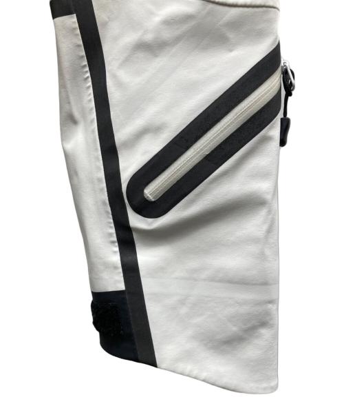 CANADA GOOSE（カナダグース）CANADA GOOSE (カナダグース) OCTOBERS VERY OWN(OVO) TIMBER SHELL x OVO シェルジャケット ホワイト サイズ:Mの古着・服飾アイテム