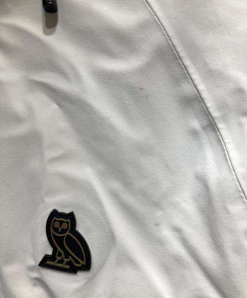 CANADA GOOSE（カナダグース）CANADA GOOSE (カナダグース) OCTOBERS VERY OWN(OVO) TIMBER SHELL x OVO シェルジャケット ホワイト サイズ:Mの古着・服飾アイテム