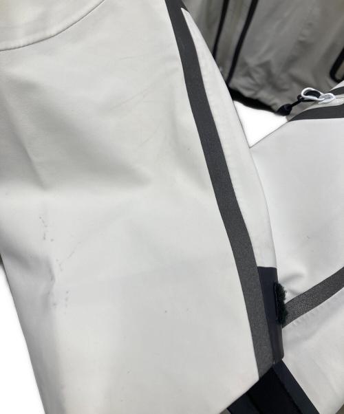 CANADA GOOSE（カナダグース）CANADA GOOSE (カナダグース) OCTOBERS VERY OWN(OVO) TIMBER SHELL x OVO シェルジャケット ホワイト サイズ:Mの古着・服飾アイテム