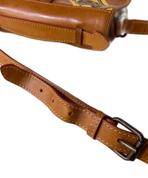 Jean Paul GAULTIER（ジャンポールゴルチェ）Jean Paul GAULTIER (ジャンポールゴルチェ) ワッペンデザイン フラップレザーショルダーバッグ ブラウンの古着・服飾アイテム