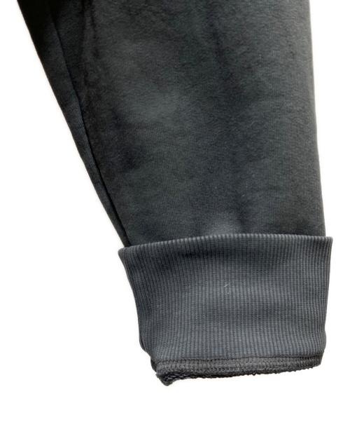 MM6 Maison Margiela（エムエムシックスメゾンマルジェラ）MM6 Maison Margiela (エムエムシックスメゾンマルジェラ) ロゴプリントプルオーバーパーカー ブラック サイズ:Lの古着・服飾アイテム