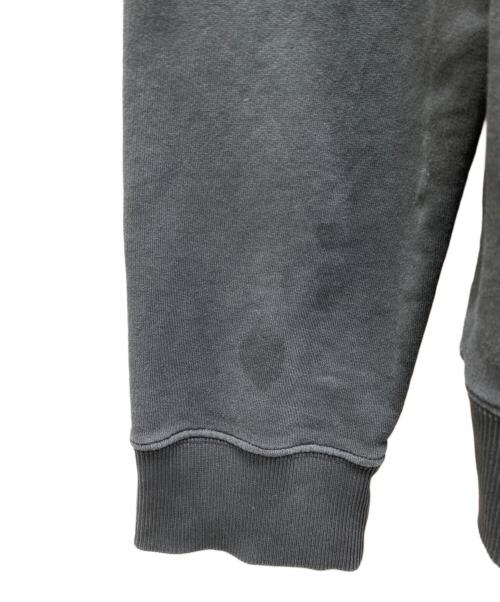 MM6 Maison Margiela（エムエムシックスメゾンマルジェラ）MM6 Maison Margiela (エムエムシックスメゾンマルジェラ) ロゴプリントプルオーバーパーカー ブラック サイズ:Lの古着・服飾アイテム