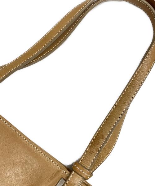 PRADA（プラダ）PRADA (プラダ) プレートデザイン レザーハンドバッグ ベージュの古着・服飾アイテム