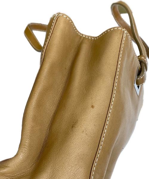 PRADA（プラダ）PRADA (プラダ) プレートデザイン レザーハンドバッグ ベージュの古着・服飾アイテム