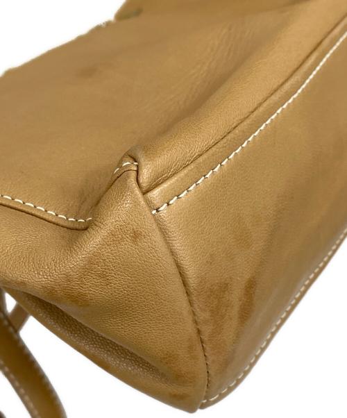 PRADA（プラダ）PRADA (プラダ) プレートデザイン レザーハンドバッグ ベージュの古着・服飾アイテム