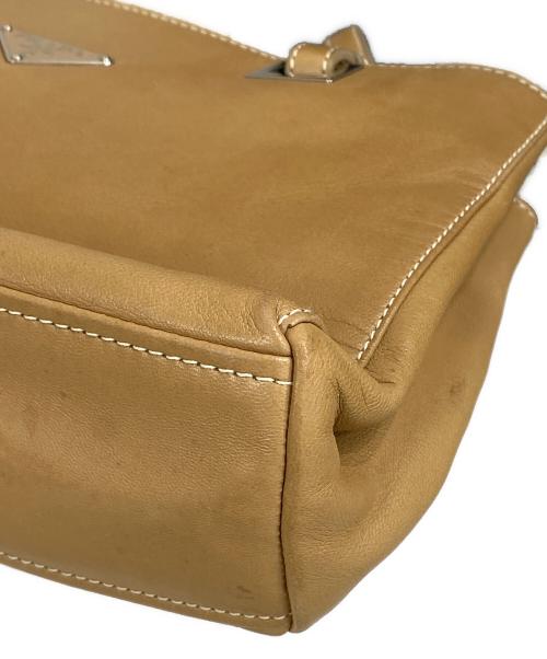 PRADA（プラダ）PRADA (プラダ) プレートデザイン レザーハンドバッグ ベージュの古着・服飾アイテム