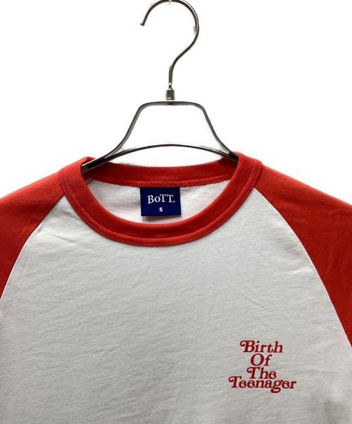 BoTT（ボット）BoTT (ボット) VERDY (ヴェルディ) Birth Of The Teenager L/S/ラグランTシャツ ホワイト×レッド サイズ:Sの古着・服飾アイテム