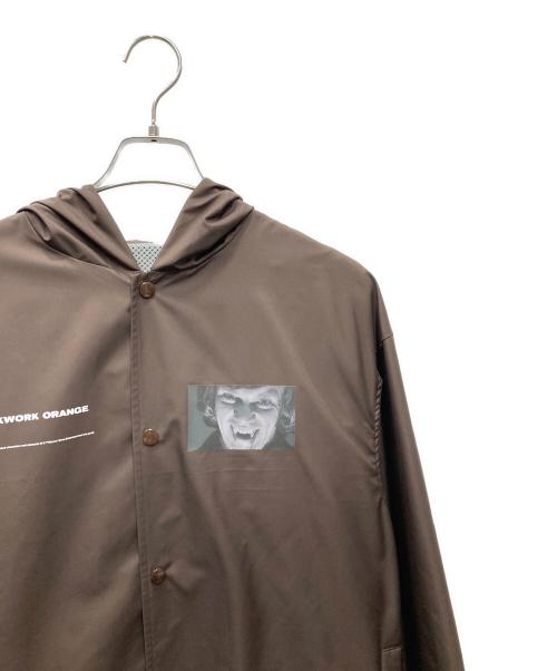 UNDERCOVER（アンダーカバー）UNDERCOVER (アンダーカバー) プリントフーデットコート ブラウン サイズ:2の古着・服飾アイテム