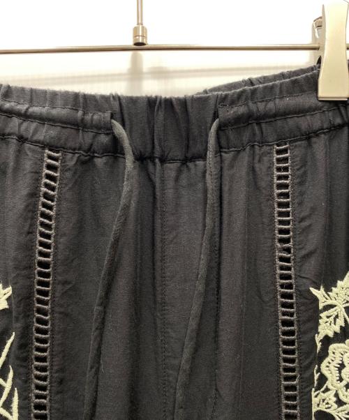 TODAYFUL（トゥデイフル）TODAYFUL (トゥデイフル) Embroidery Patchwork Trousers エンブロイダリーパッチワークトラウザーズ ブラック サイズ:38の古着・服飾アイテム