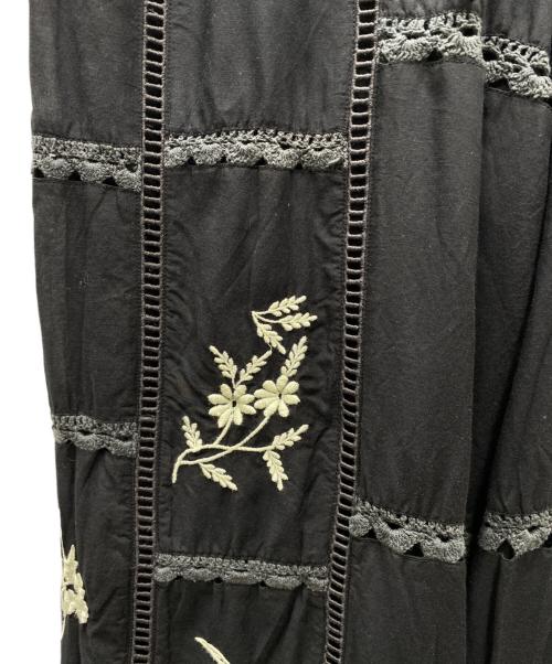 TODAYFUL（トゥデイフル）TODAYFUL (トゥデイフル) Embroidery Patchwork Trousers エンブロイダリーパッチワークトラウザーズ ブラック サイズ:38の古着・服飾アイテム