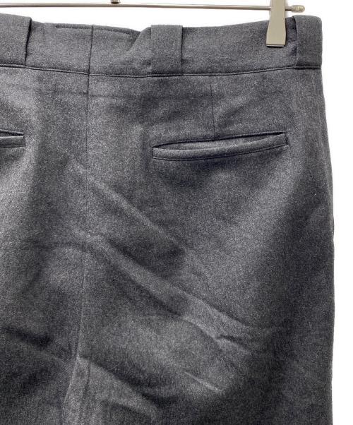 COMOLI（コモリ）COMOLI (コモリ) ウールフラノスラックスパンツ グレー サイズ:2の古着・服飾アイテム