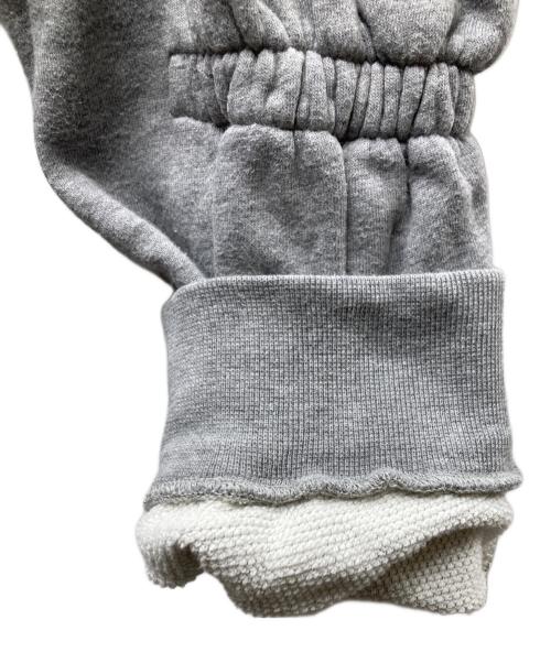 MONCLER（モンクレール）MONCLER (モンクレール) MAGLIA ビックワッペン付き ヴィラーゴスリーブ クルーネックスウェット グレー サイズ:Mの古着・服飾アイテム