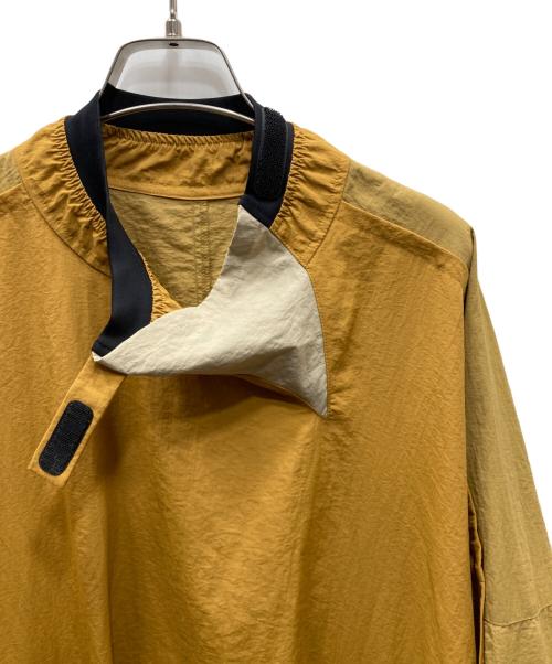 nagonstans（ナゴンスタンス）nagonstans (ナゴンスタンス) デザインナイロンプルオーバー マスタード サイズ:Mの古着・服飾アイテム