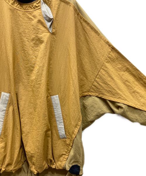 nagonstans（ナゴンスタンス）nagonstans (ナゴンスタンス) デザインナイロンプルオーバー マスタード サイズ:Mの古着・服飾アイテム