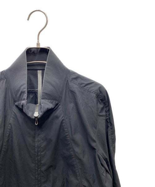 KAZUYUKI KUMAGAI ATTACHMENT（カズユキクマガイ アタッチメント）KAZUYUKI KUMAGAI ATTACHMENT (カズユキクマガイ アタッチメント) Ny/Peタッサートラックジャケット ブラック サイズ:SIZE 1の古着・服飾アイテム