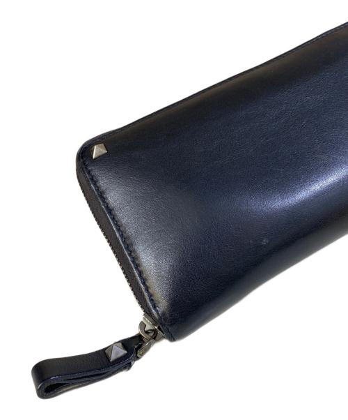 VALENTINO（ヴァレンティノ）VALENTINO (ヴァレンティノ) ロックスタッズ ラウンドファスナー 長財布 ブラックの古着・服飾アイテム