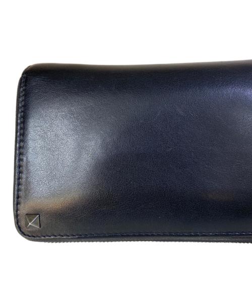 VALENTINO（ヴァレンティノ）VALENTINO (ヴァレンティノ) ロックスタッズ ラウンドファスナー 長財布 ブラックの古着・服飾アイテム