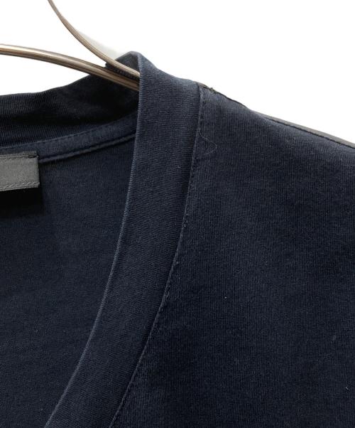 PRADA（プラダ）PRADA (プラダ) Vネック ポケット Tシャツ ネイビー サイズ:SIZE Sの古着・服飾アイテム