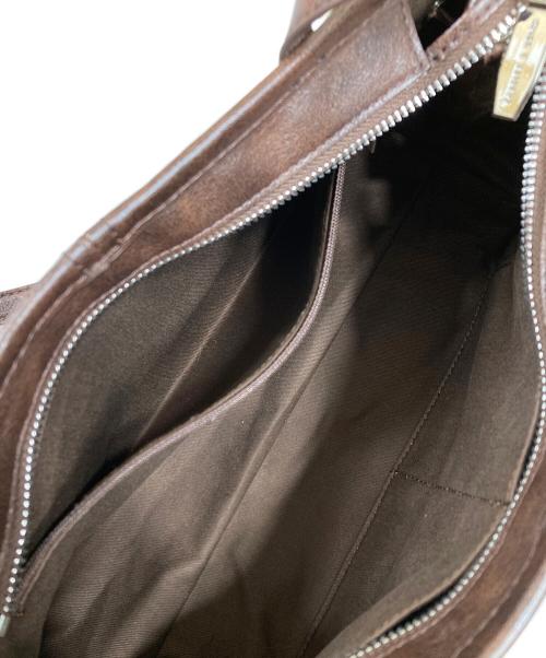 CHARLES & KEITH（チャールズアンドキース）CHARLES & KEITH (チャールズアンドキース) ノアン イーロンゲイティハンドル ショルダーバッグ ブラウンの古着・服飾アイテム