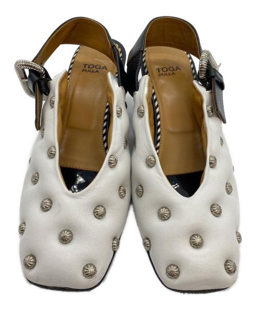 TOGA PULLA（トーガ プルラ）TOGA PULLA (トーガ プルラ) Puff studs pumps スタッズサンダル ホワイト×ブラック サイズ:37の古着・服飾アイテム