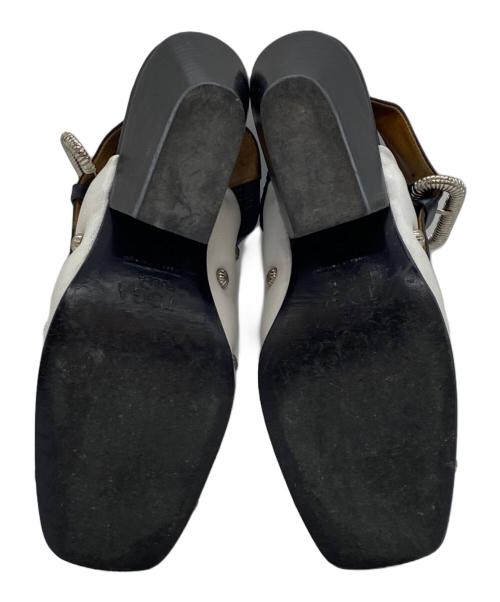TOGA PULLA（トーガ プルラ）TOGA PULLA (トーガ プルラ) Puff studs pumps スタッズサンダル ホワイト×ブラック サイズ:37の古着・服飾アイテム