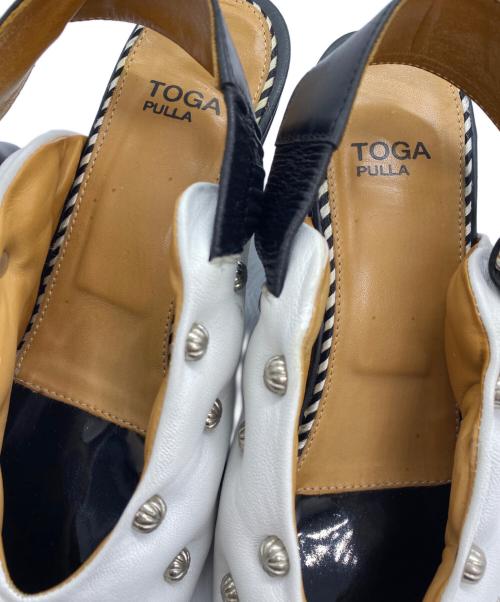 TOGA PULLA（トーガ プルラ）TOGA PULLA (トーガ プルラ) Puff studs pumps スタッズサンダル ホワイト×ブラック サイズ:37の古着・服飾アイテム