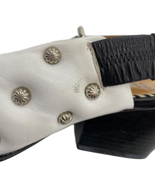 TOGA PULLA（トーガ プルラ）TOGA PULLA (トーガ プルラ) Puff studs pumps スタッズサンダル ホワイト×ブラック サイズ:37の古着・服飾アイテム