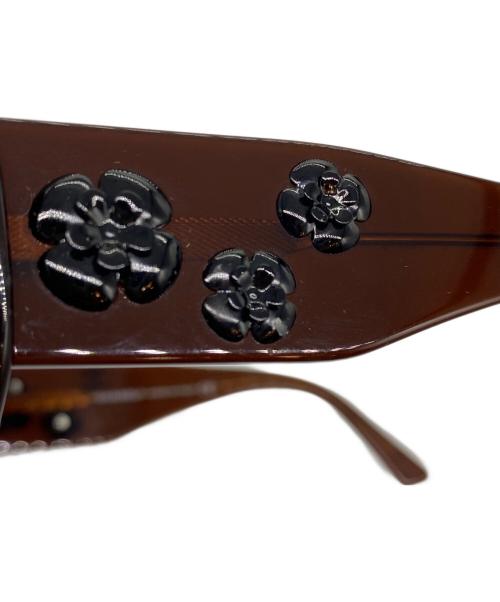 CHANEL（シャネル）CHANEL (シャネル) カメリア サングラス ブラウン サイズ:SIZE 56-16-130の古着・服飾アイテム