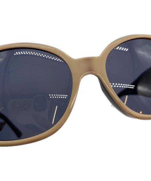 CHANEL（シャネル）CHANEL (シャネル) カメリアサングラス ベージュ×ブラック サイズ:SIZE 56-16-130の古着・服飾アイテム