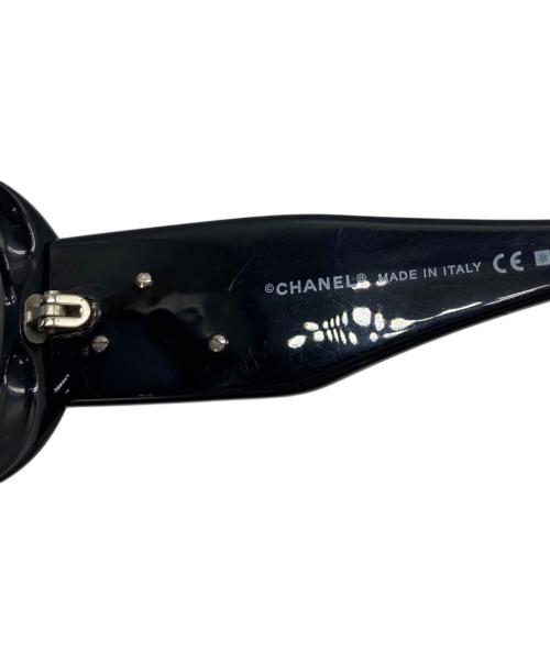 CHANEL（シャネル）CHANEL (シャネル) カメリアサングラス ベージュ×ブラック サイズ:SIZE 56-16-130の古着・服飾アイテム