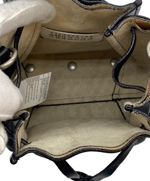 Maison Margiela 11（メゾンマルジェラ 11）Maison Margiela 11 (メゾンマルジェラ 11) バケット型ショルダーバッグ バケットバッグ Small Bucket Bag ブラックの古着・服飾アイテム
