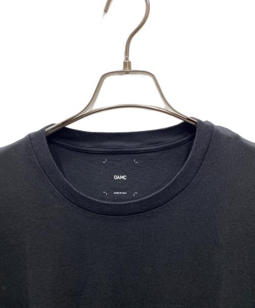 OAMC（オーエーエムシー）OAMC (オーエーエムシー) プリントTシャツ ブラック サイズ:Lの古着・服飾アイテム