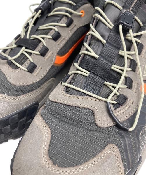 VANS（ヴァンズ）VANS (ヴァンズ) MTE CROSSPATH XC 防水スニーカー グレー×オレンジ サイズ:27.5cmの古着・服飾アイテム