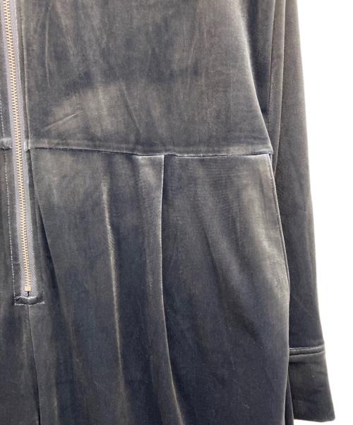 YAECA（ヤエカ）YAECA (ヤエカ) Fastener slit velours jumpsuit / ファスナースリットジャンプスーツ グレー サイズ:38の古着・服飾アイテム