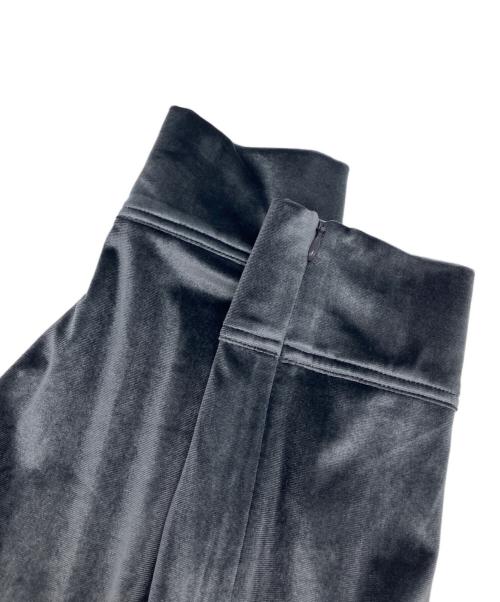 YAECA（ヤエカ）YAECA (ヤエカ) Fastener slit velours jumpsuit / ファスナースリットジャンプスーツ グレー サイズ:38の古着・服飾アイテム