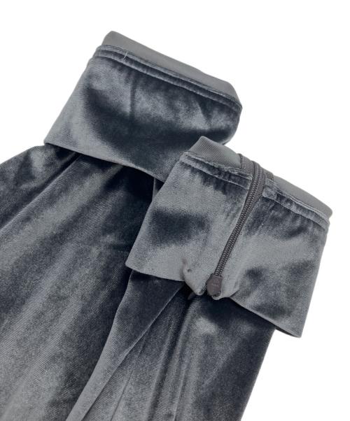 YAECA（ヤエカ）YAECA (ヤエカ) Fastener slit velours jumpsuit / ファスナースリットジャンプスーツ グレー サイズ:38の古着・服飾アイテム