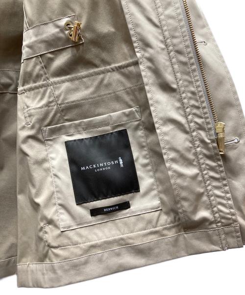 MACKINTOSH LONDON（マッキントッシュ ロンドン）MACKINTOSH LONDON (マッキントッシュ ロンドン) BERWICK メモリーストレッチフーデットブルゾン ベージュ サイズ:40の古着・服飾アイテム
