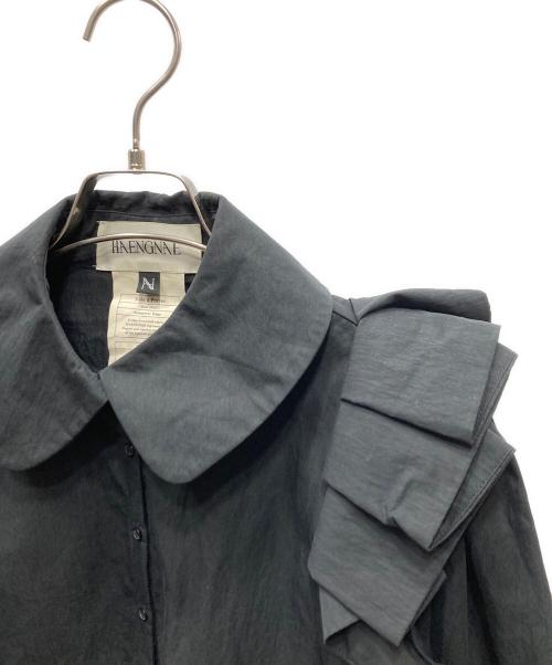 HAENGNAE（ヘンネ）HAENGNAE (ヘンネ) フリルショルダーシャツブラウス ブラック サイズ:Freeの古着・服飾アイテム
