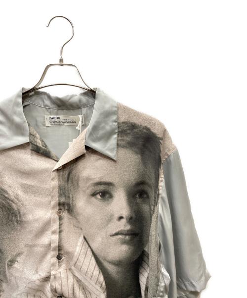 DAIRIKU（ダイリク）DAIRIKU (ダイリク) JUST AN IDEA DAIRIKU Photo Open Collar Shirt 半袖シャツ グレー サイズ:SIZE Mの古着・服飾アイテム