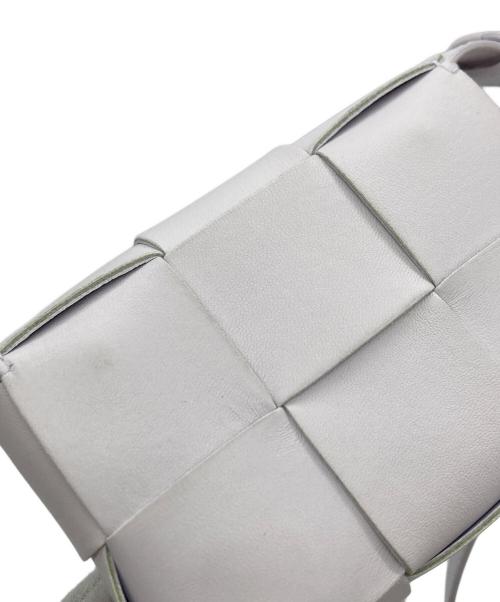 BOTTEGA VENETA（ボッテガベネタ）BOTTEGA VENETA (ボッテガベネタ) キャンディカセットショルダーバッグ ホワイトの古着・服飾アイテム