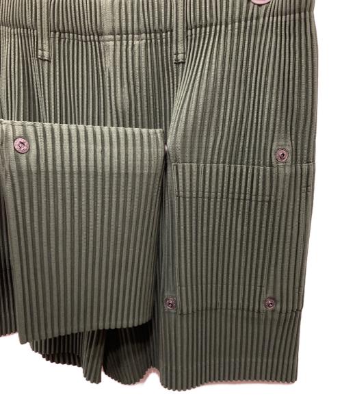 HOMME PLISSE ISSEY MIYAKE（オム プリッセ イッセイ ミヤケ）HOMME PLISSE ISSEY MIYAKE (オム プリッセ イッセイ ミヤケ) PAINTER’S GEAR ショートパンツ グリーン サイズ:- 未使用品の古着・服飾アイテム