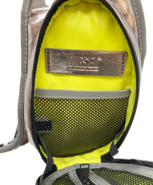 DIESEL（ディーゼル）DIESEL (ディーゼル) Dロゴ メタリック ショルダーバッグ シルバーの古着・服飾アイテム
