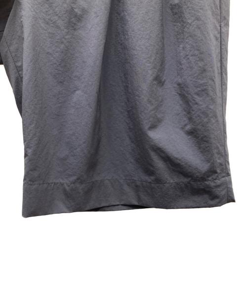 stein（シュタイン）stein (シュタイン) WINDPROOF NYLON WIDE EASY SHORT TROUSERS - BLACK イージーナイロンショーツ グレー サイズ:Mの古着・服飾アイテム