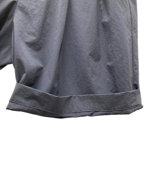 stein（シュタイン）stein (シュタイン) WINDPROOF NYLON WIDE EASY SHORT TROUSERS - BLACK イージーナイロンショーツ グレー サイズ:Mの古着・服飾アイテム