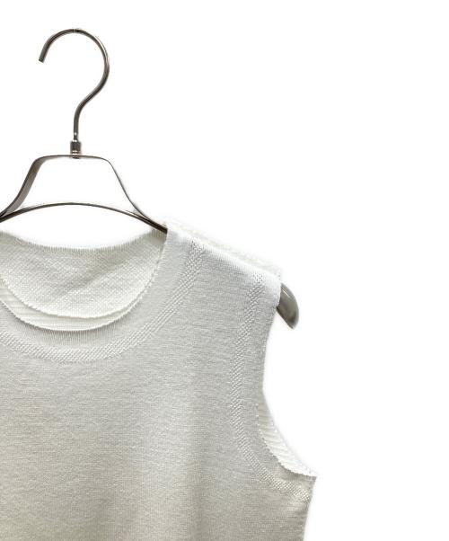 A-POC ABLE ISSEY MIYAKE（エイポック エイブル イッセイ ミヤケ）A-POC ABLE ISSEY MIYAKE (エイポック エイブル イッセイ ミヤケ) ノースリーブTシャツ ホワイト サイズ:1の古着・服飾アイテム