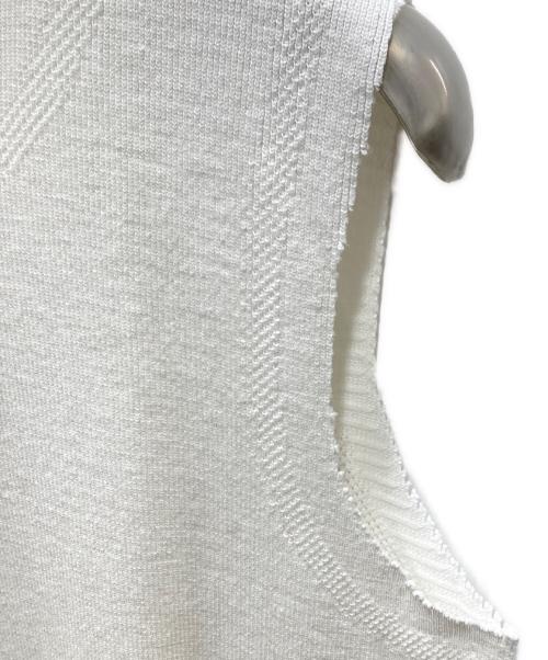 A-POC ABLE ISSEY MIYAKE（エイポック エイブル イッセイ ミヤケ）A-POC ABLE ISSEY MIYAKE (エイポック エイブル イッセイ ミヤケ) ノースリーブTシャツ ホワイト サイズ:1の古着・服飾アイテム
