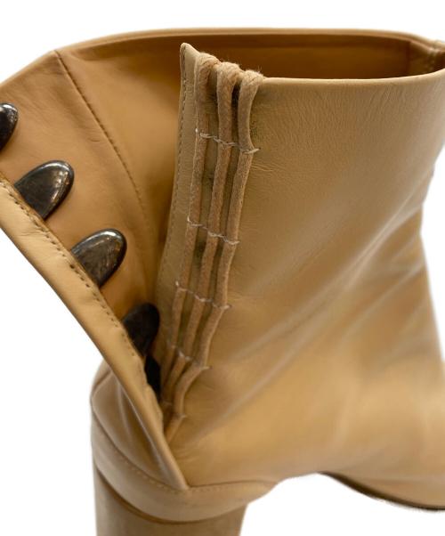 Maison Margiela（メゾンマルジェラ）Maison Margiela (メゾンマルジェラ) 足袋ヒールブーツ ベージュ サイズ:36 1/2の古着・服飾アイテム